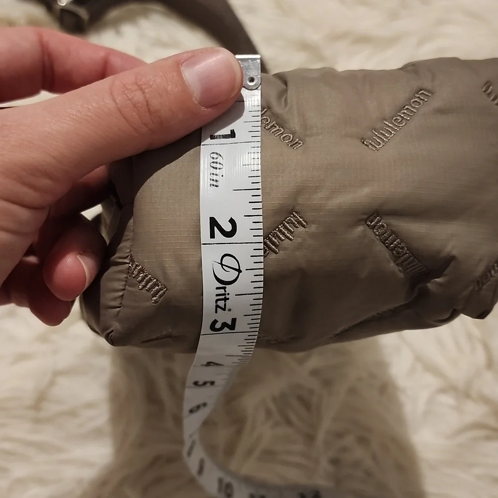Lululemon Quilty Pleasures Phone Crossbody - Picture 8 of 10